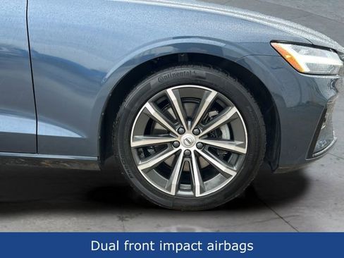 Used 2022 Volvo S60 B5 Inscription image 28