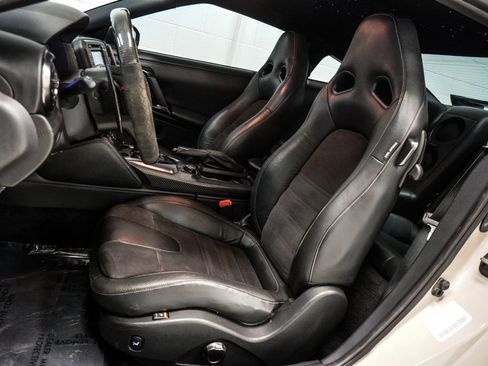 Used 2017 Nissan GT-R Premium AWD/4WD image 17