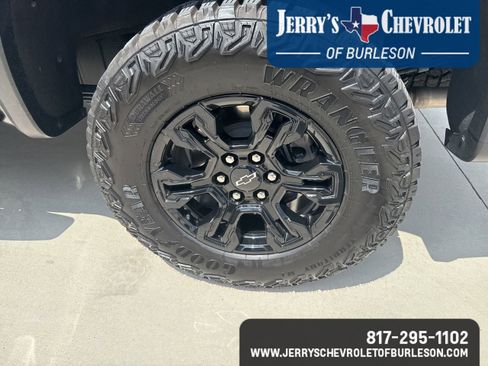 Used 2026 Chevrolet Silverado 1500 ZR2 AWD/4WD image 8