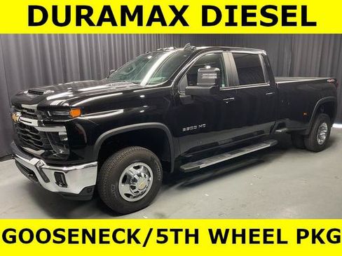 Used 2025 Chevrolet Silverado 3500 LT AWD/4WD image 2
