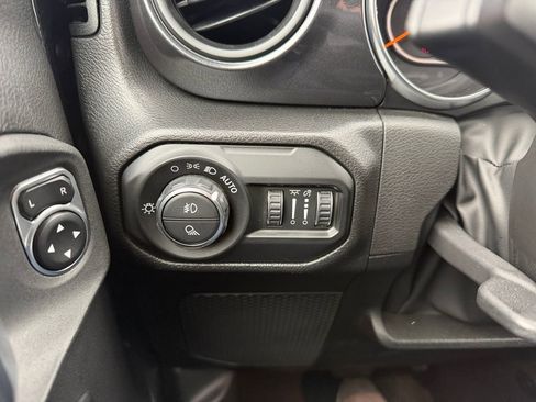 Used 2022 Jeep Gladiator Sport image 19