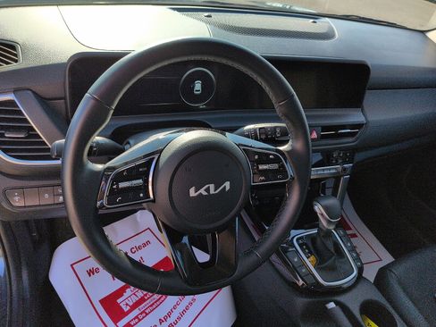 Certified 2025 Kia Seltos EX w/ EX Sunroof Package image 9