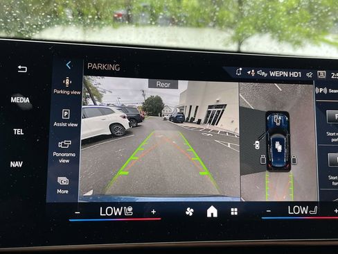 Used 2025 BMW X1 xDrive28i w/ Technology Package image 17