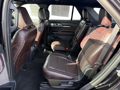 Certified 2025 Ford Explorer Platinum w/ LUX Leather Package image 16