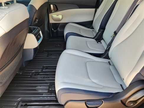 New 2026 Kia Carnival EX image 19