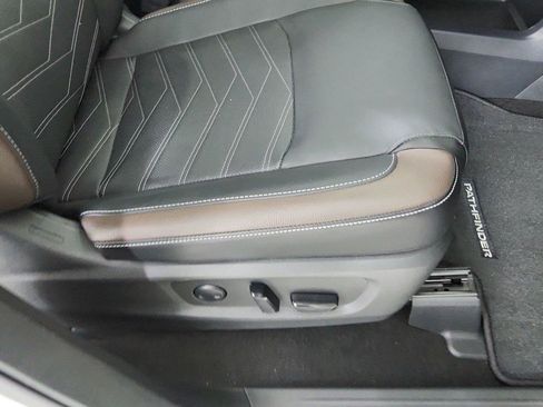 Used 2024 Nissan Pathfinder Platinum FWD image 30