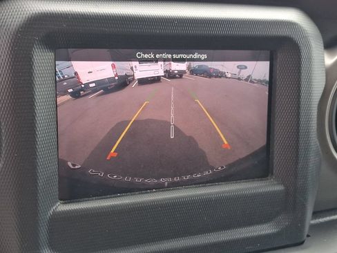 Used 2022 Jeep Wrangler Sport AWD/4WD image 4