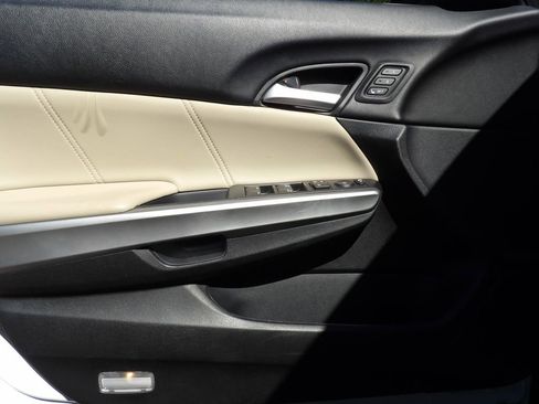 Used 2013 Honda Crosstour EX-L image 11