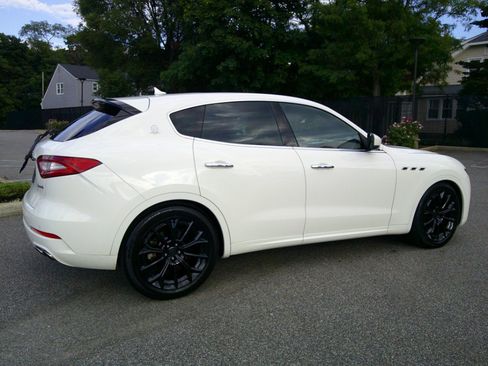 Used 2019 Maserati Levante AWD/4WD image 68