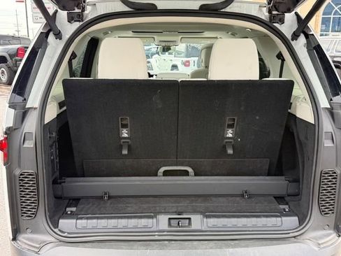 Used 2025 Land Rover Discovery S AWD/4WD image 4