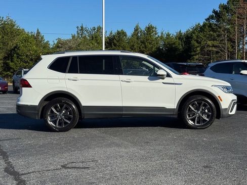 Used 2024 Volkswagen Tiguan SE image 2