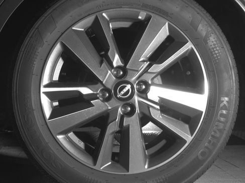 Used 2025 Nissan Versa SV image 14