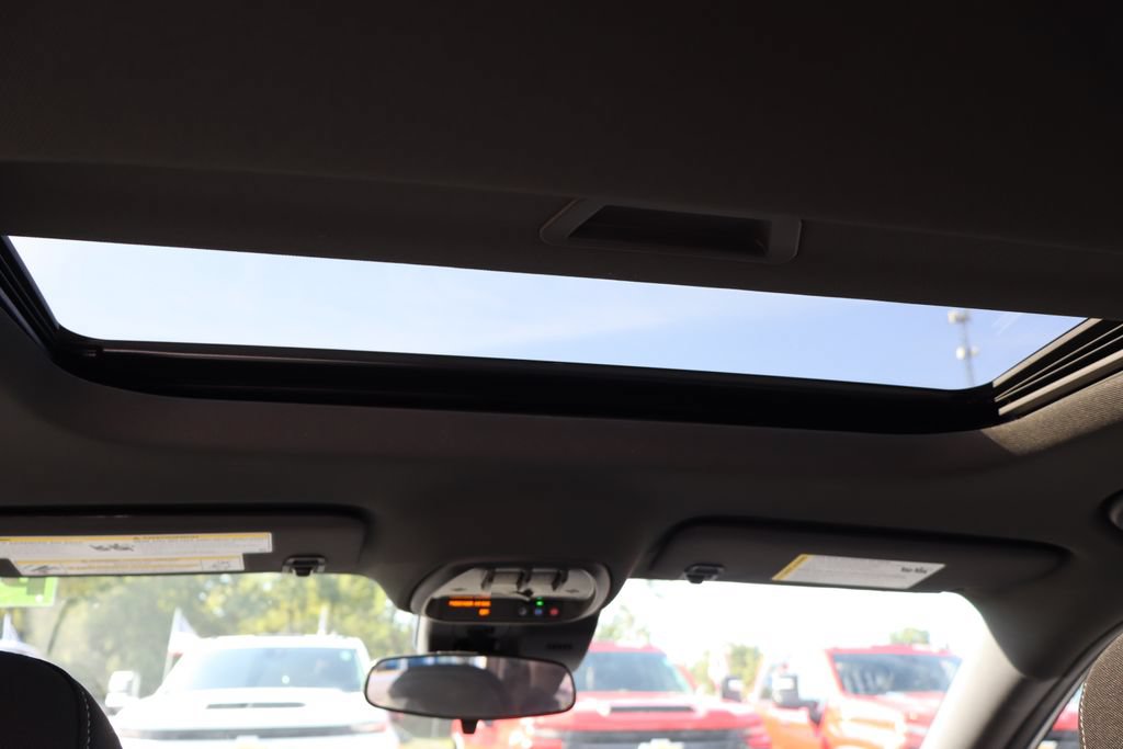 New 2026 Chevrolet Trax RS w/ Sunroof Package FWD image 18