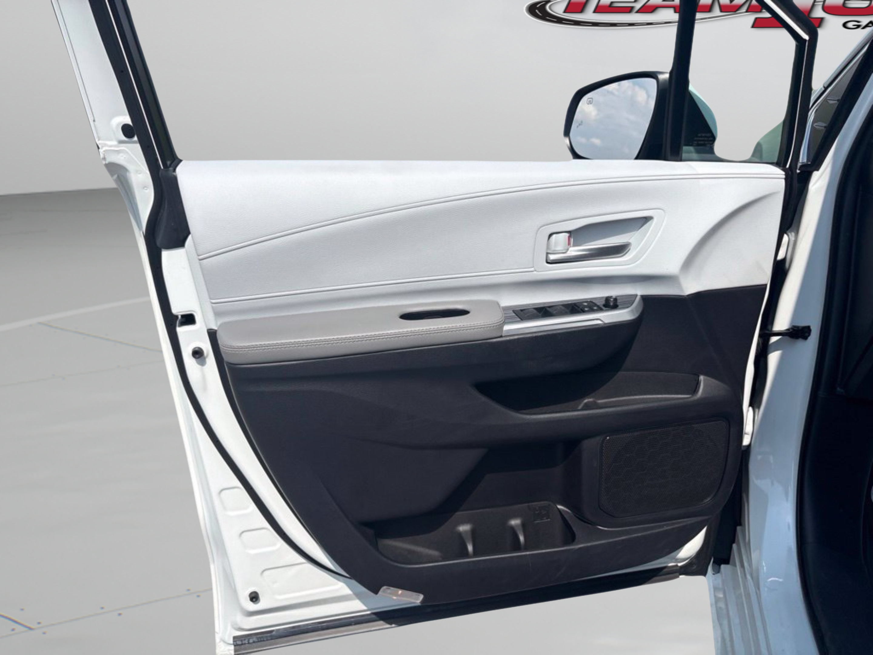 Certified 2026 Toyota Sienna XLE FWD image 21