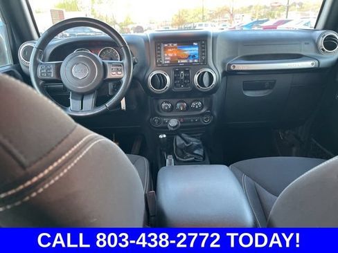 Used 2016 Jeep Wrangler Unlimited Rubicon w/ Connectivity Group AWD/4WD image 16
