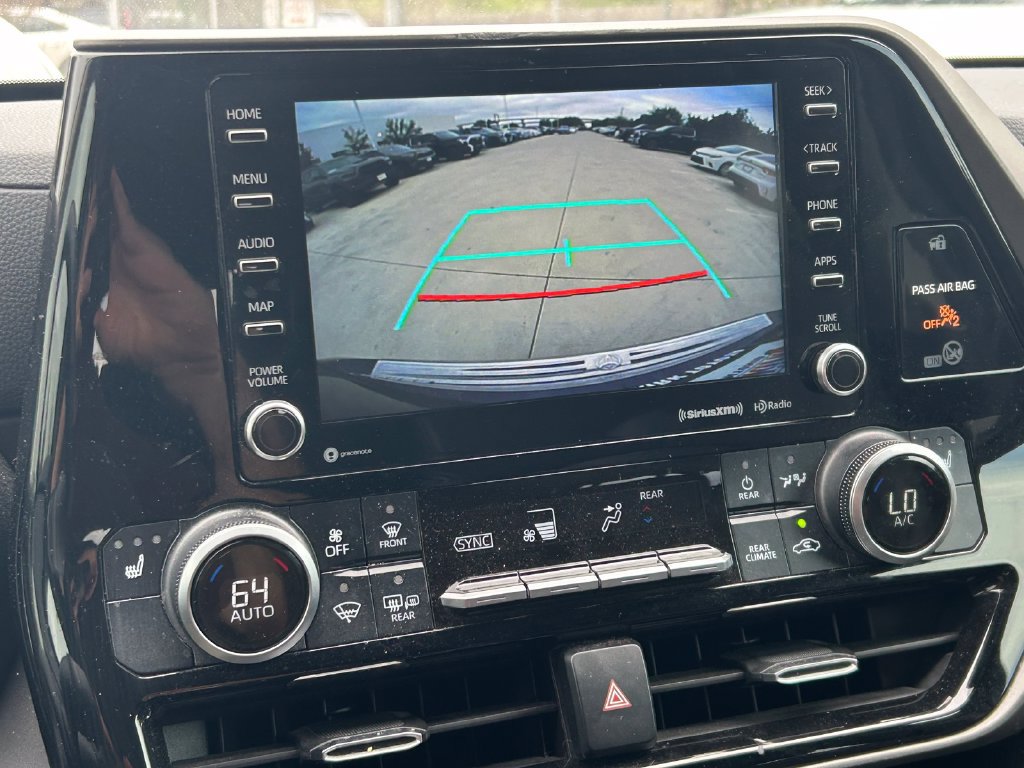 Used 2020 Toyota Highlander XLE FWD image 34