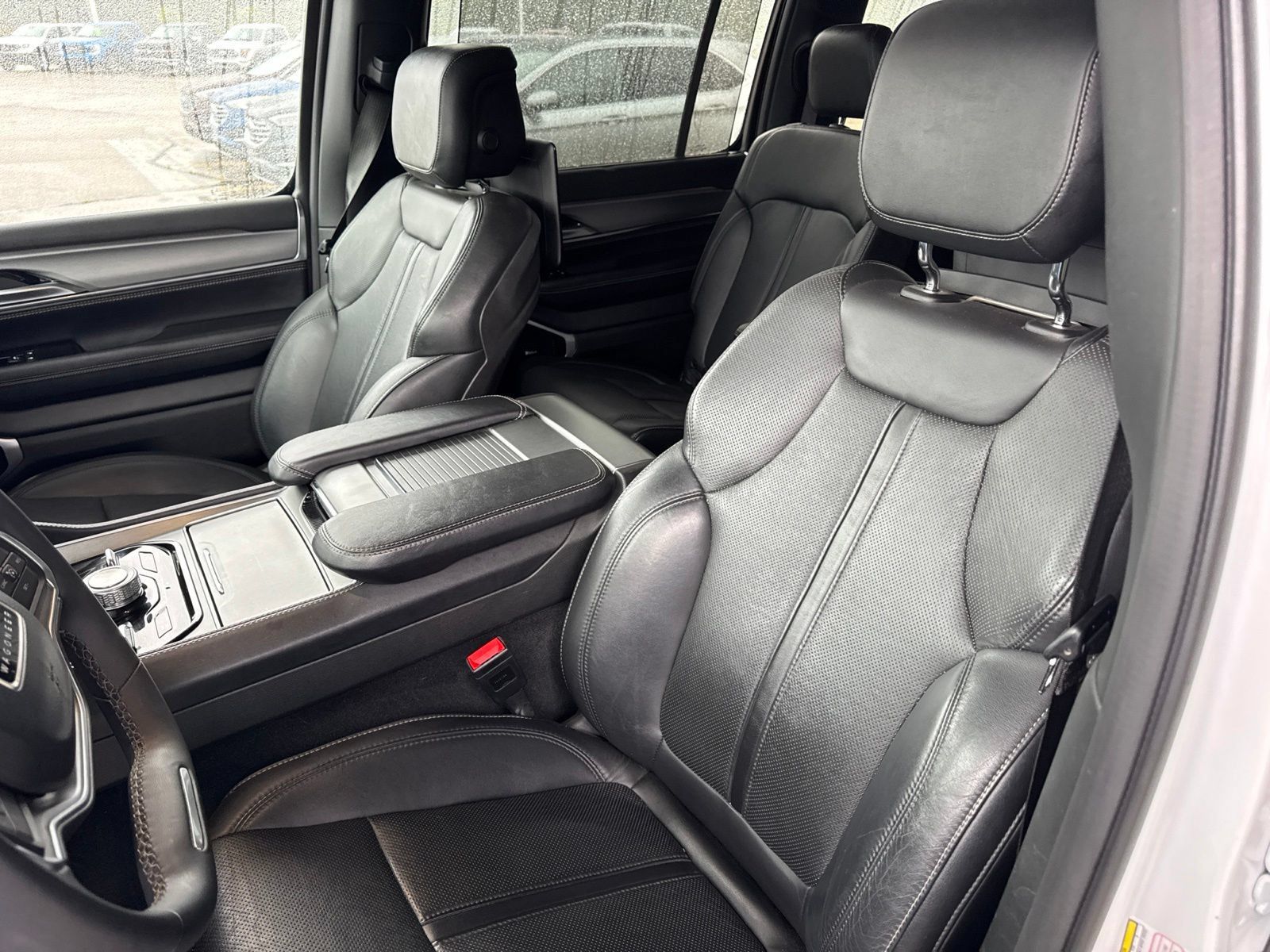 Used 2024 Jeep Wagoneer Series III w/ Premium Group I AWD/4WD image 24
