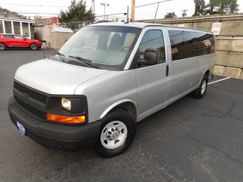 Used 2014 Chevrolet Express 3500 LS RWD image 4