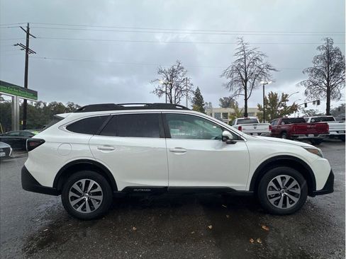 Used 2022 Subaru Outback Premium image 9