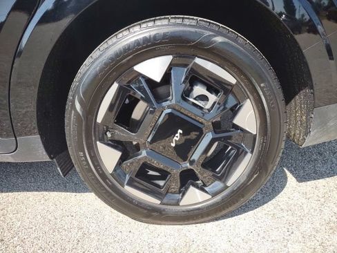 Used 2026 Kia Carnival EX FWD image 31