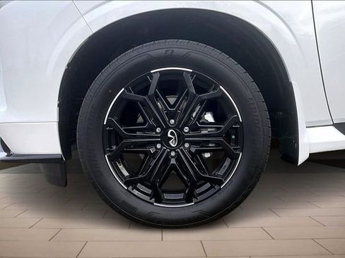 New 2026 INFINITI QX80 4WD image 9