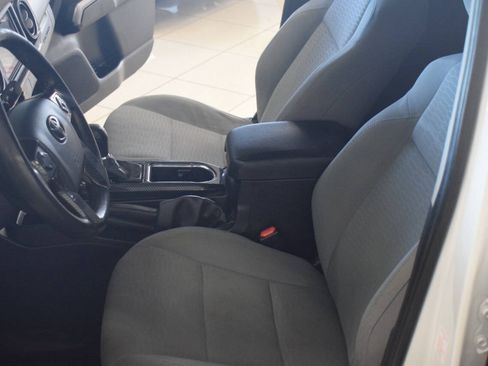 Used 2017 Toyota Tacoma SR5 RWD image 61