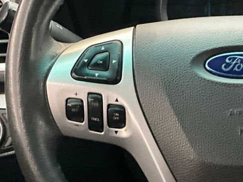Used 2015 Ford Explorer XLT w/ Equipment Group 202A AWD/4WD image 17