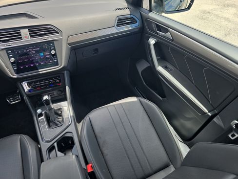 Used 2023 Volkswagen Tiguan SE R-Line FWD image 19