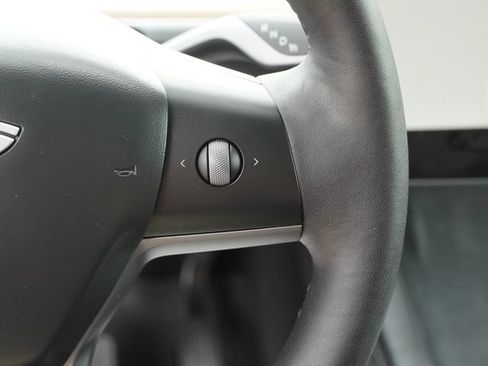 Used 2024 Tesla Model Y Long Range AWD/4WD image 25