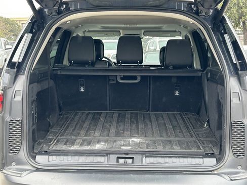 Used 2024 Land Rover Discovery S image 15