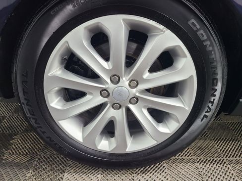 Used 2016 Land Rover Range Rover HSE image 16