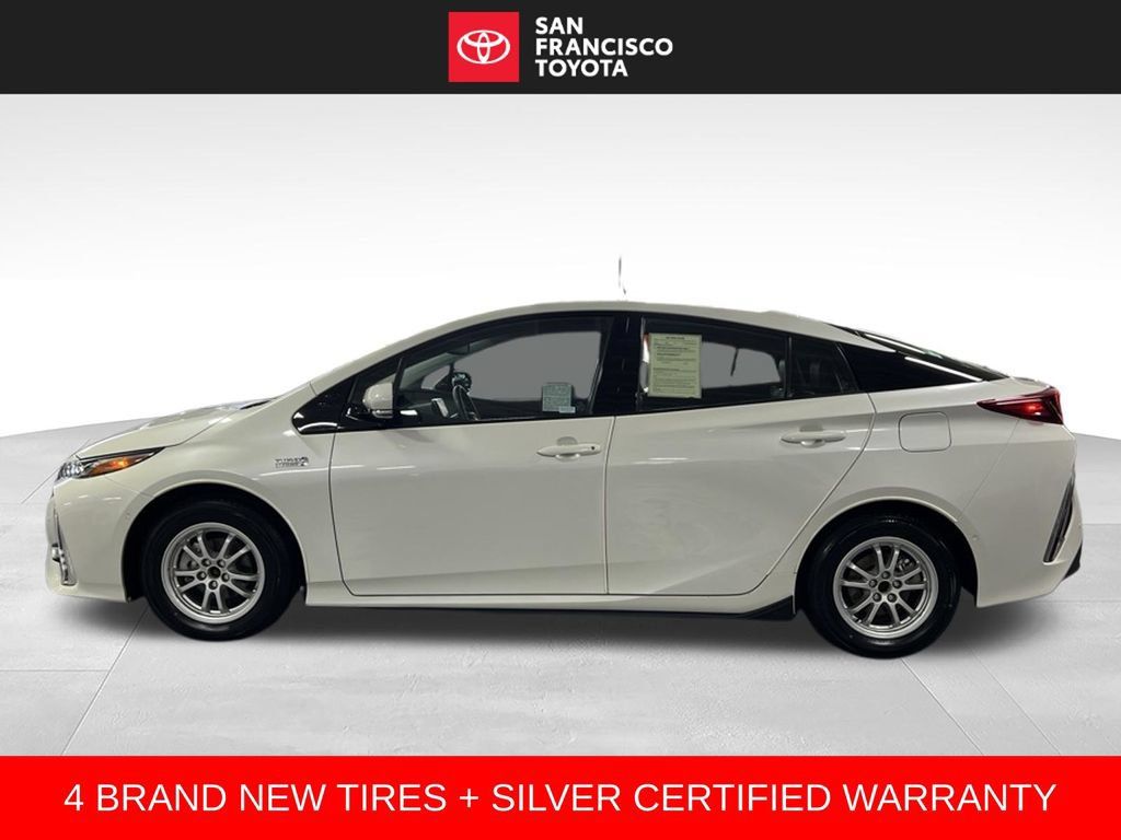 Certified 2017 Toyota Prius Prime Advanced FWD image 2