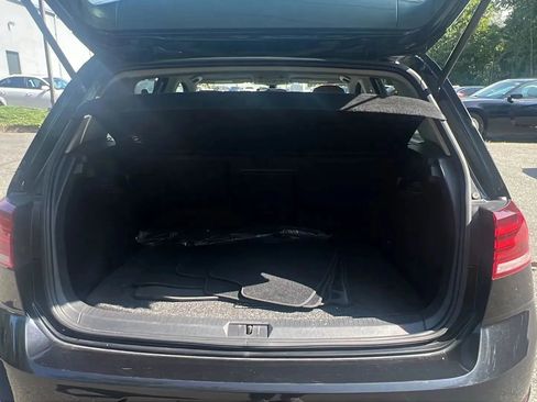 Used 2020 Volkswagen Golf 4-Door image 10