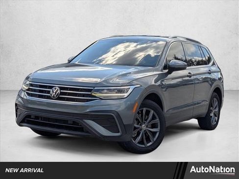 Used 2022 Volkswagen Tiguan SE image 1