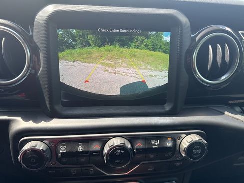 Used 2021 Jeep Wrangler Unlimited Sahara AWD/4WD image 11
