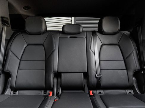 Certified 2025 Porsche Cayenne image 26