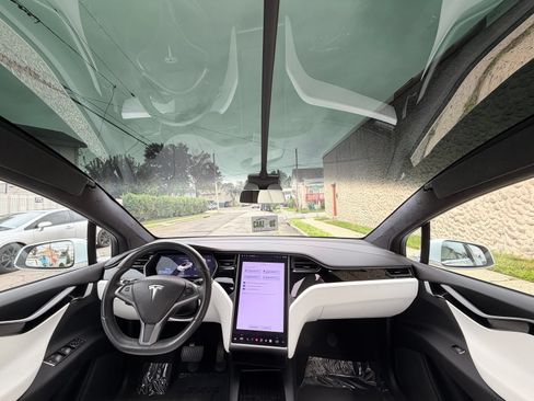 Used 2020 Tesla Model X Long Range AWD/4WD image 29