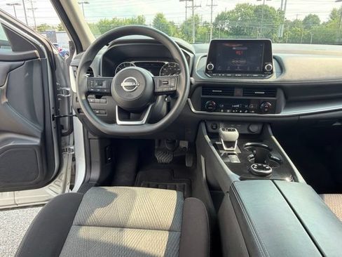 Used 2024 Nissan Rogue SV AWD/4WD image 16