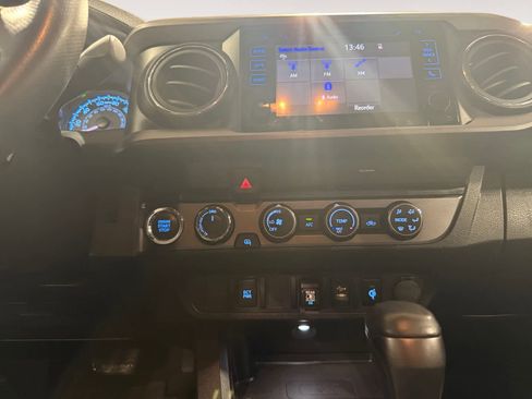 Used 2019 Toyota Tacoma TRD Sport image 13