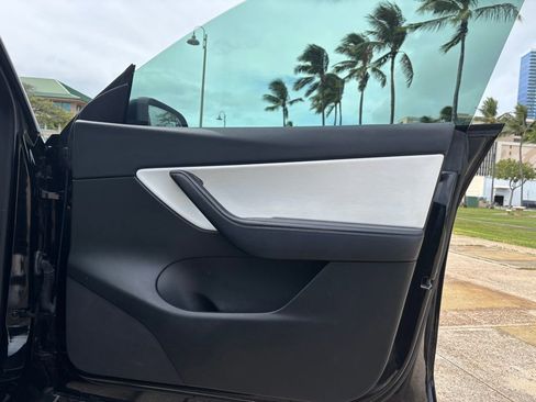 Used 2022 Tesla Model Y Long Range image 15