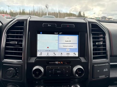 Used 2017 Ford F150 Lariat w/ Equipment Group 502A Luxury AWD/4WD image 20