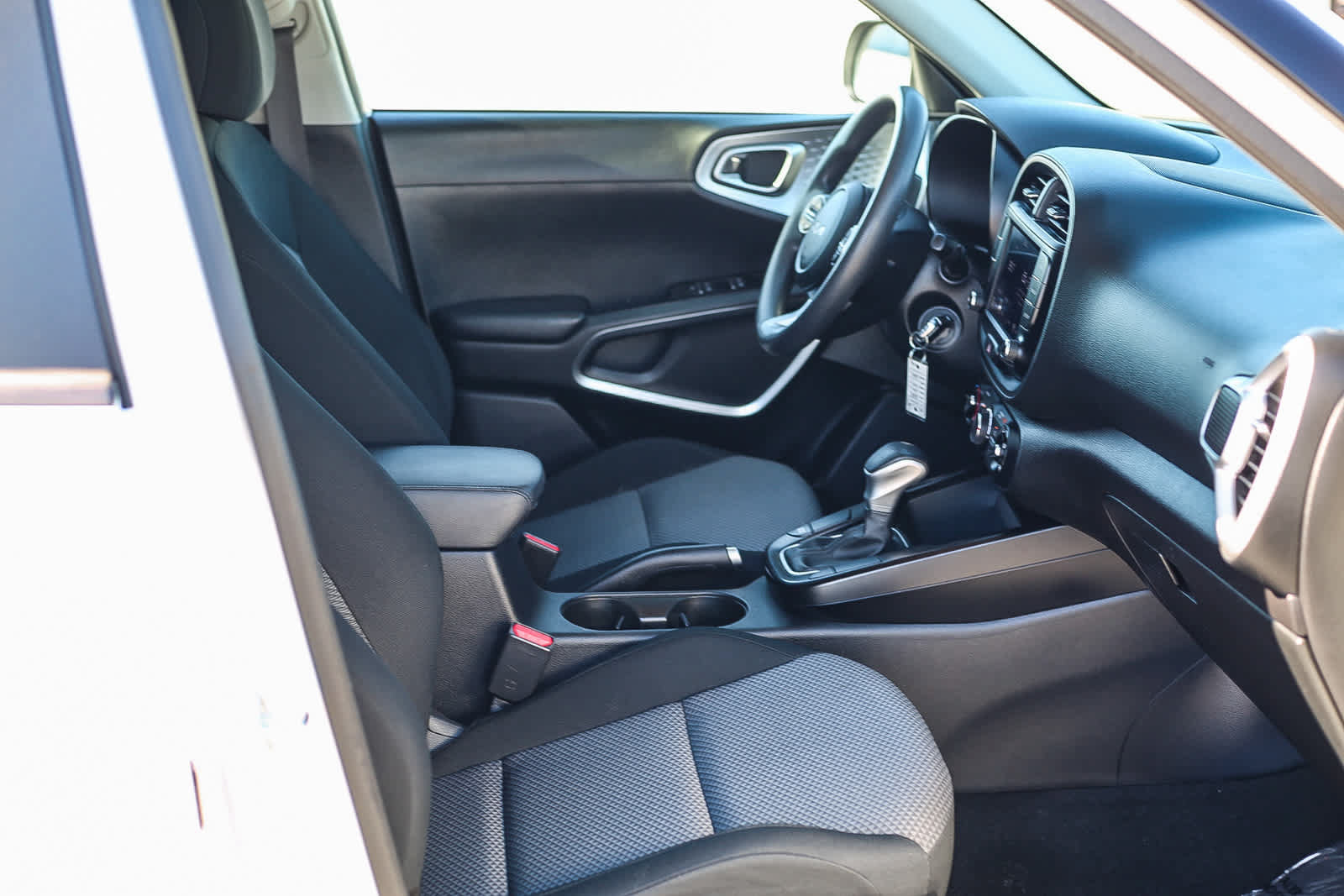 Used 2023 Kia Soul LX w/ LX Technology Package FWD image 16