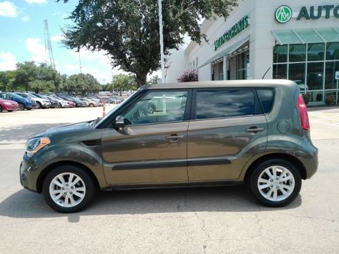 Used 2012 Kia Soul + w/ Audio Pkg FWD image 10