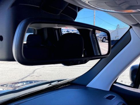 Certified 2022 Jeep Renegade Latitude w/ Convenience Group image 31