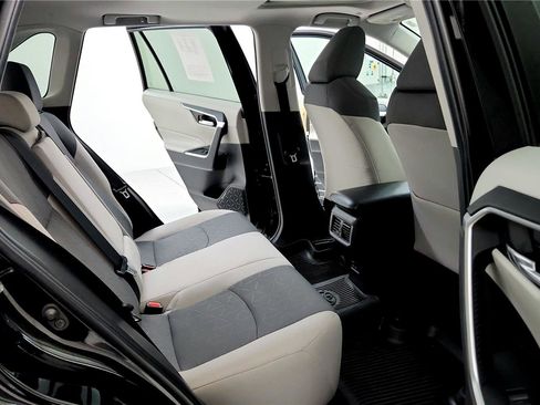 Used 2023 Toyota RAV4 XLE w/ Convenience Package image 17