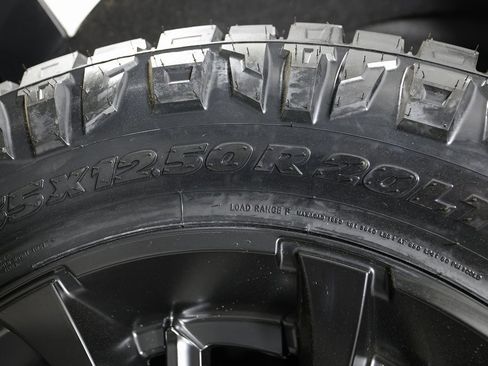 Used 2026 Chevrolet Suburban Z71 w/ Comfort Package image 52