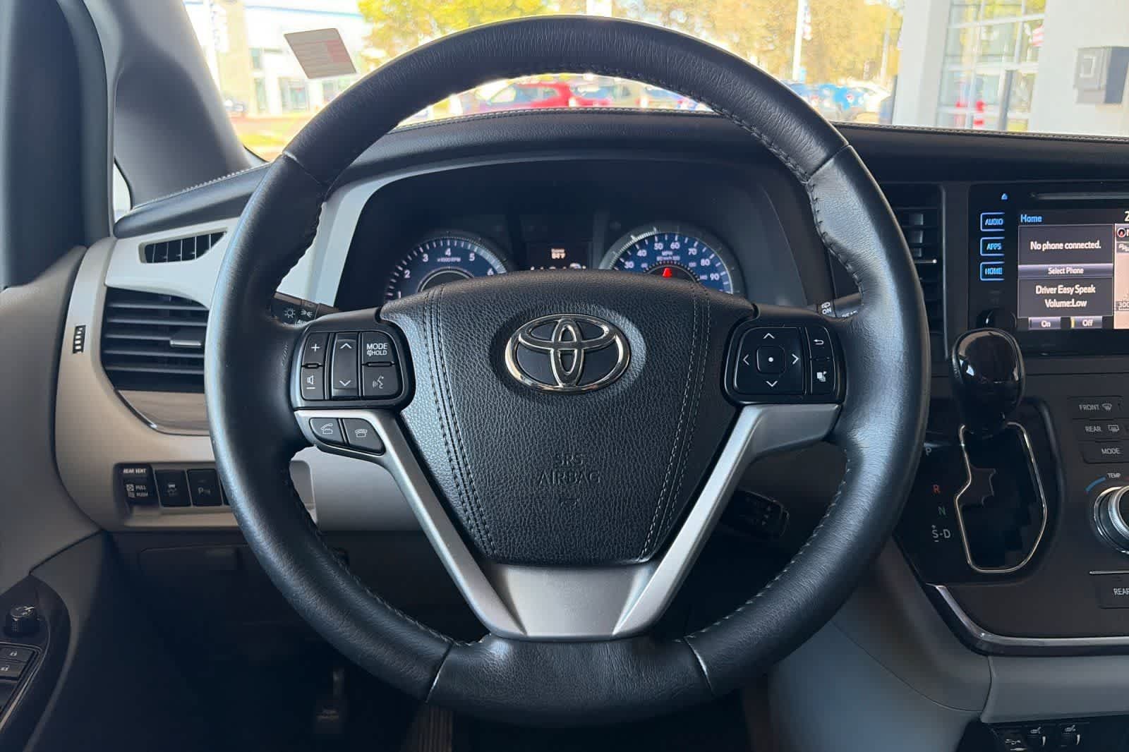 Used 2016 Toyota Sienna XLE w/ XLE Navigation Package FWD image 26