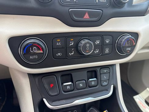 Used 2020 GMC Terrain Denali w/ Denali Premium Package AWD/4WD image 15