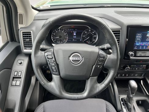 Used 2022 Nissan Frontier SV AWD/4WD image 14