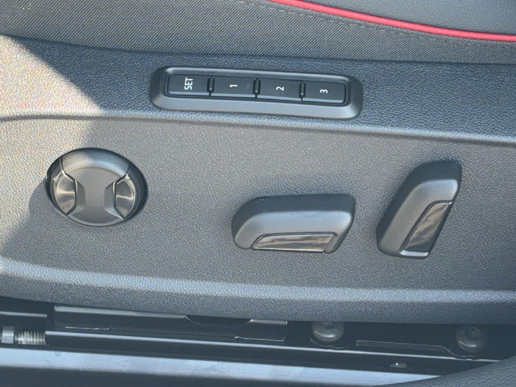 New 2026 Volkswagen GTI SE FWD image 17